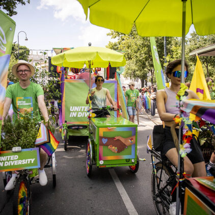 Grüne Lastenräder und DJ Wagen