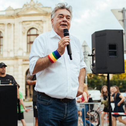 Werner Kogler hält eine Rede